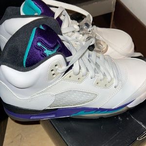 Used Jordan grape 5s , good condition fits woman size 6